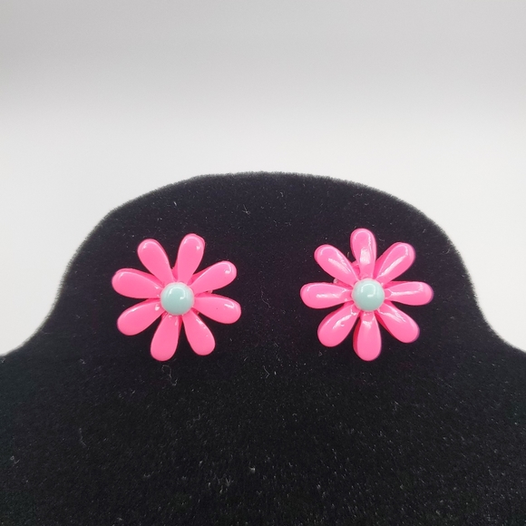 UHAVIT Personalized Daisy Earrings - Picture 5 of 5